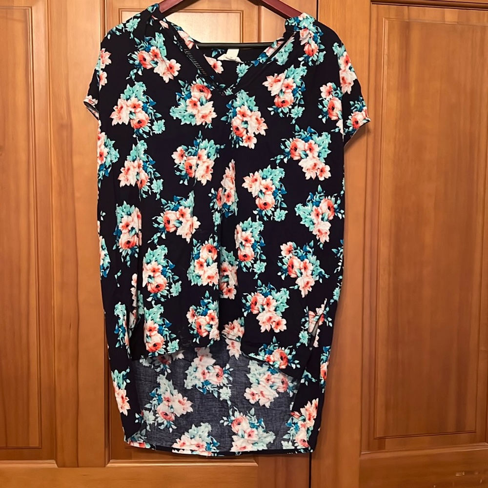 Beautiful Caslon blouse, perfect for spring